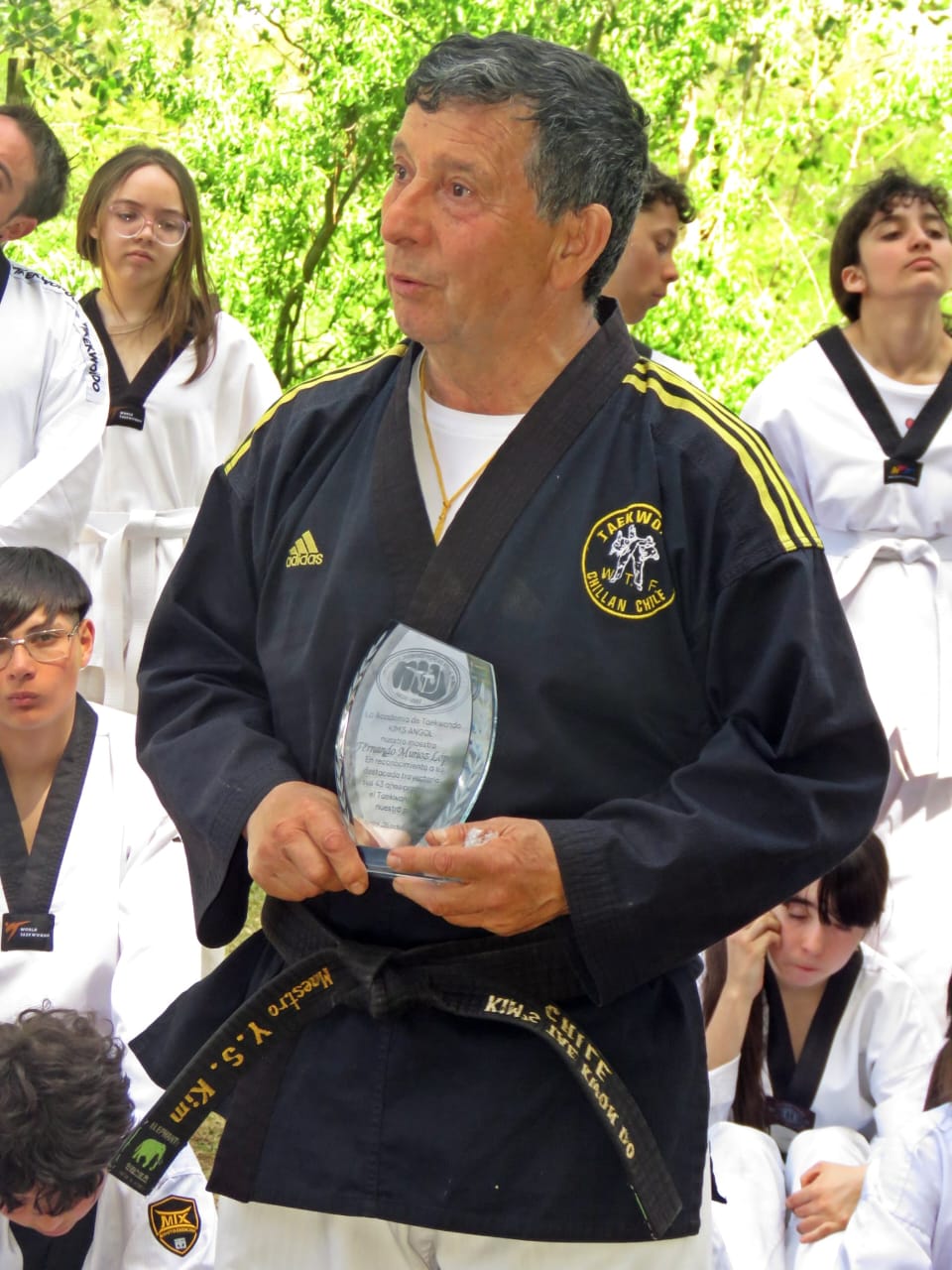 Kims Ñuble presente en un nuevo hito del Taekwondo regional, acompañando con orgullo los 43 años de la Escuela Muñoz Kim